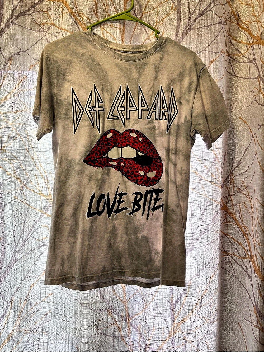 Def Leppard Love Bites graphic tee Graphic Tee in Green Size Medium